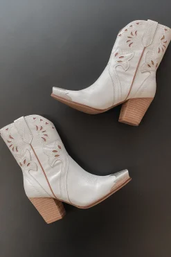 Ways Of The West Silver Pointed Toe Western Boot