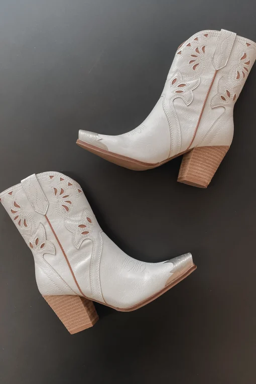 Ways Of The West Silver Pointed Toe Western Boot