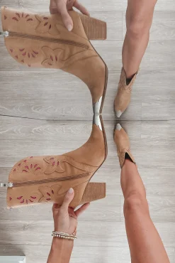 Ways Of The West Silver Pointed Toe Western Boot