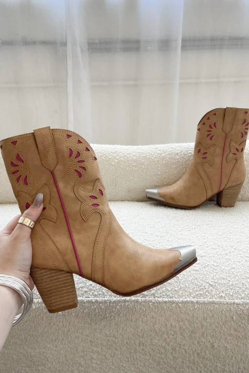 Ways Of The West Silver Pointed Toe Western Boot