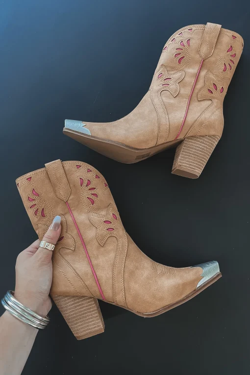 Ways Of The West Silver Pointed Toe Western Boot