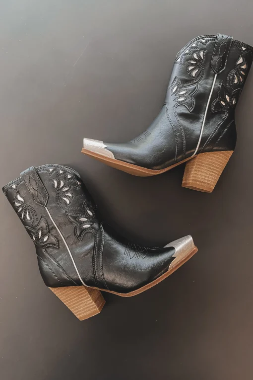 Ways Of The West Silver Pointed Toe Western Boot