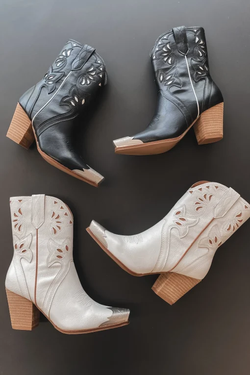 Ways Of The West Silver Pointed Toe Western Boot
