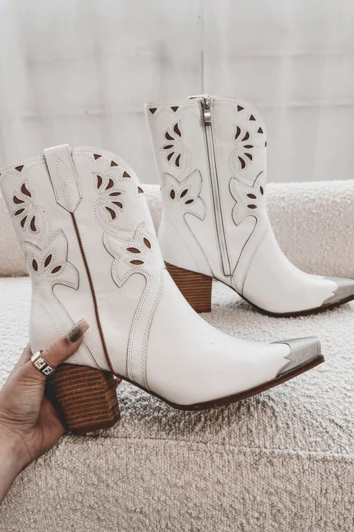 Ways Of The West Silver Pointed Toe Western Boot